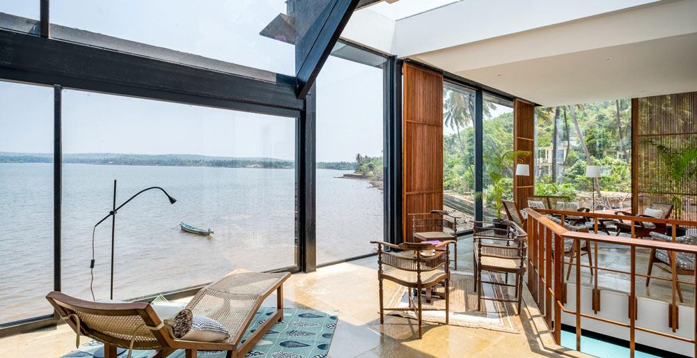 Glasshouse On The Bay - Lounge area from the living room